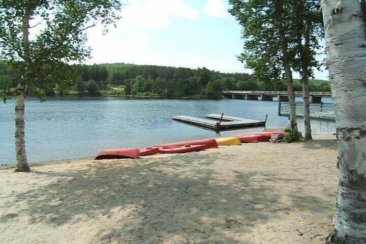 Algonquin Lakeside Inn